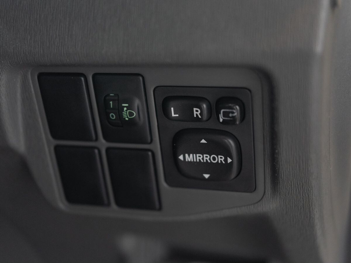 Toyota Prius 2011 - фото автомобиля