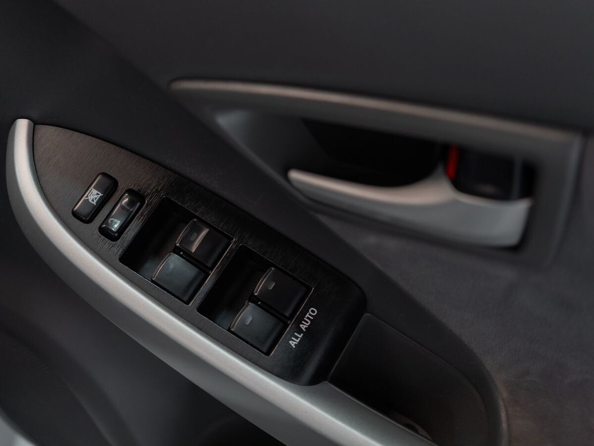 Toyota Prius 2011 - фото автомобиля