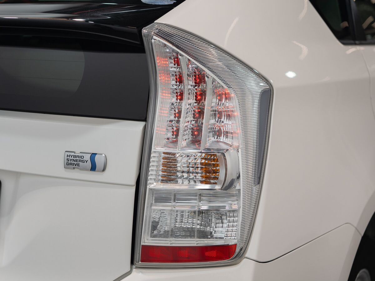 Toyota Prius 2011 - фото автомобиля