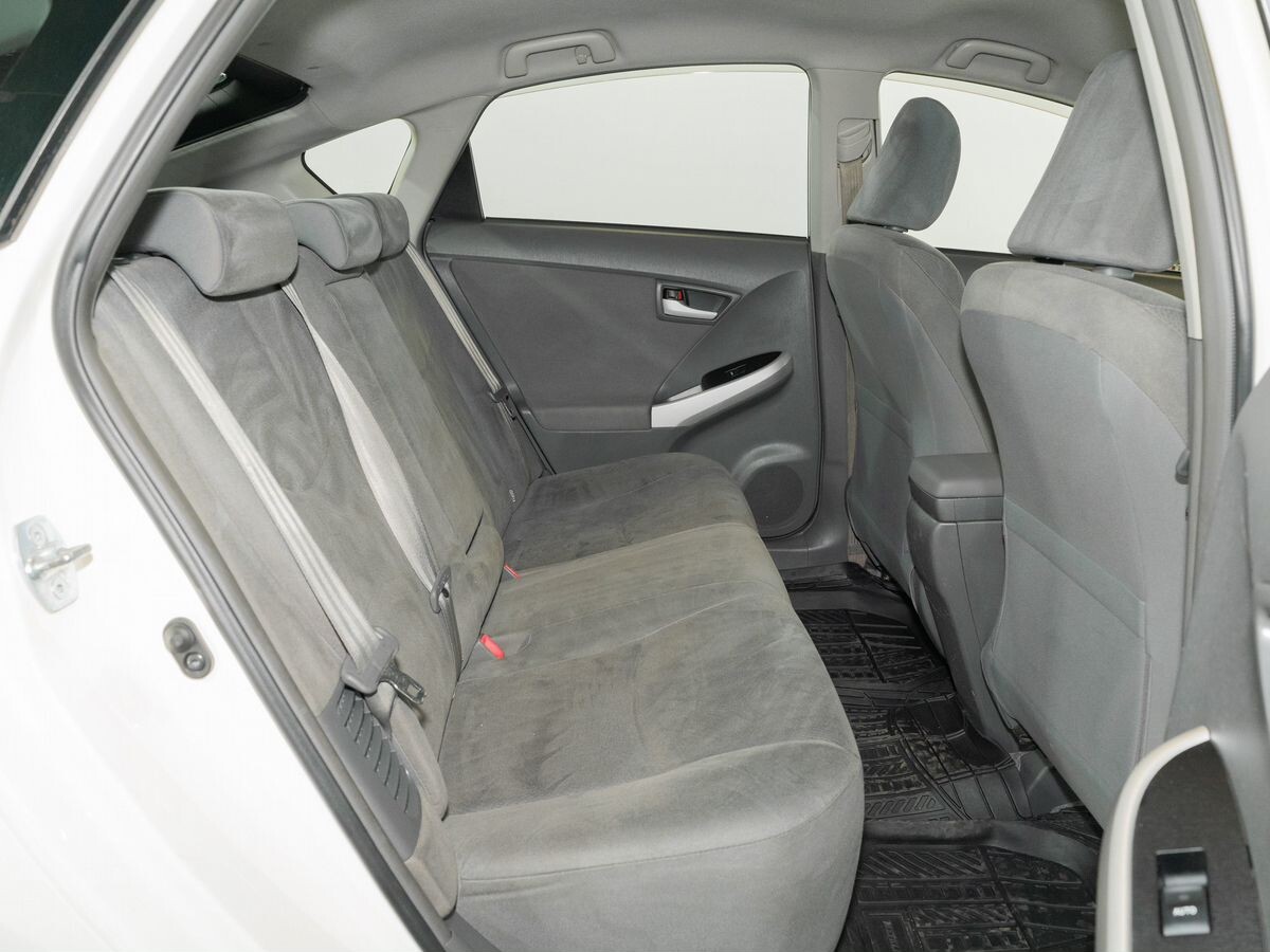 Toyota Prius 2011 - фото автомобиля