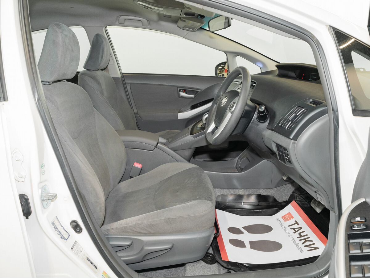 Toyota Prius 2011 - фото автомобиля