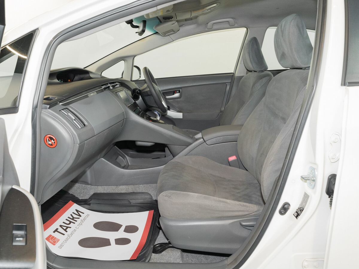 Toyota Prius 2011 - фото автомобиля
