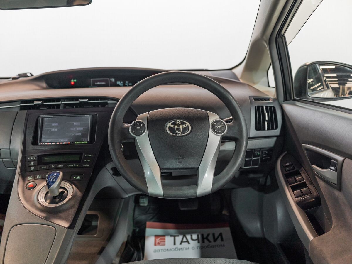 Toyota Prius 2011 - фото автомобиля