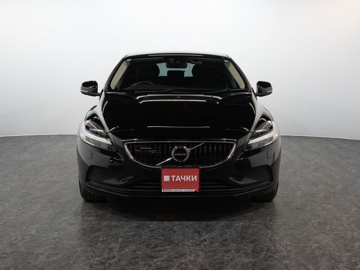 Volvo V40 2018 - фото автомобиля