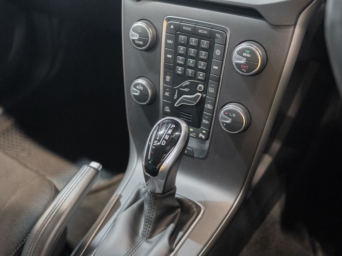 Volvo V40 2018 - фото автомобиля