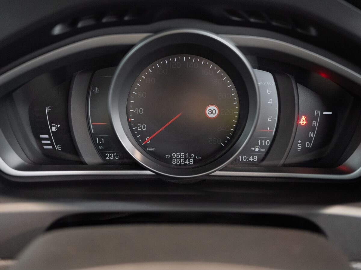 Volvo V40 2018 - фото автомобиля
