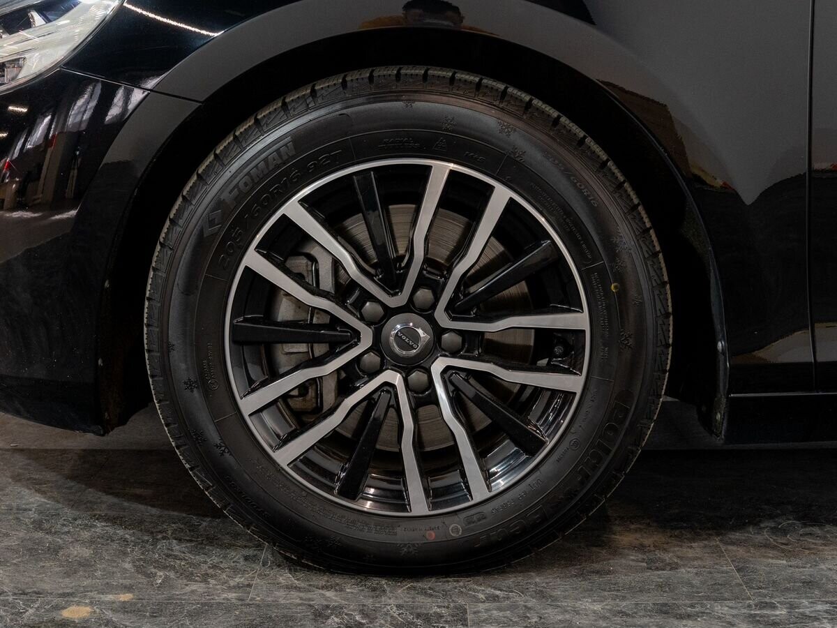 Volvo V40 2018 - фото автомобиля