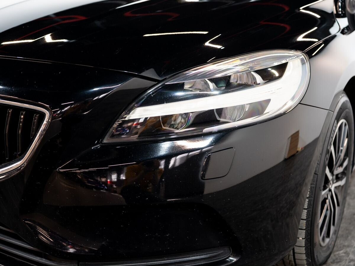 Volvo V40 2018 - фото автомобиля