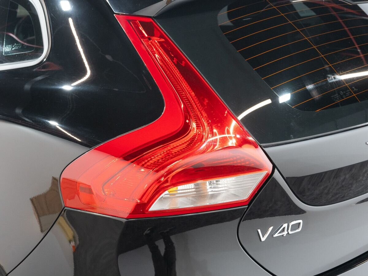 Volvo V40 2018 - фото автомобиля