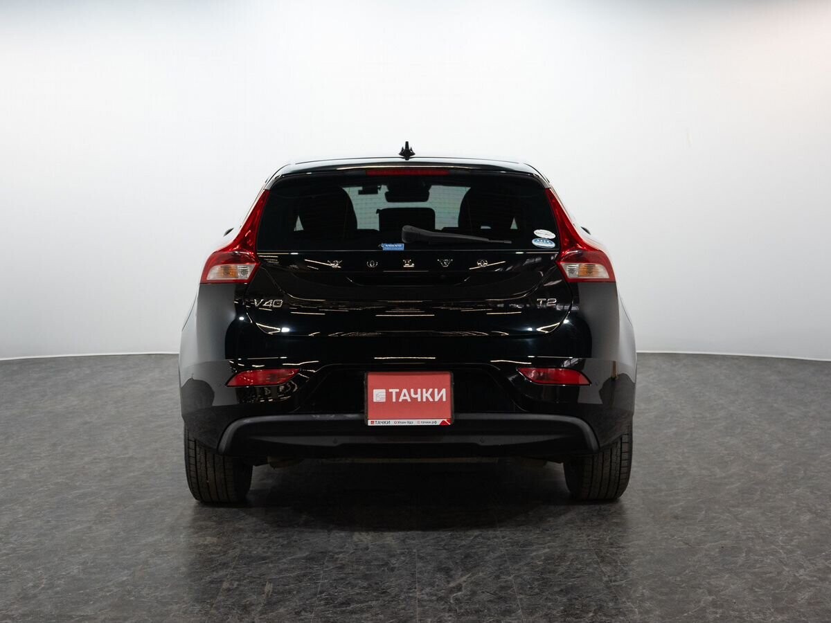 Volvo V40 2018 - фото автомобиля