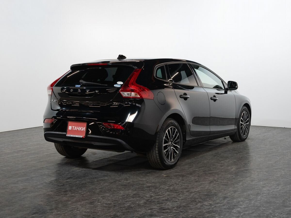 Volvo V40 2018 - фото автомобиля