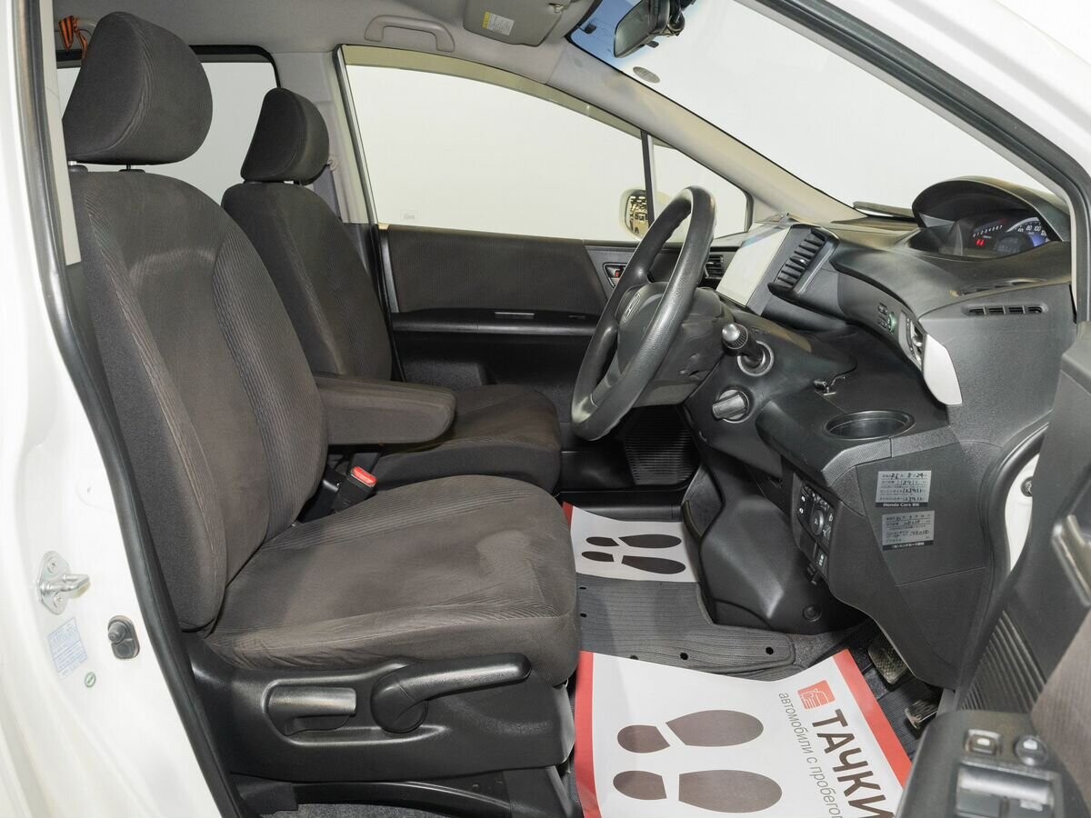 Honda Freed 2012 - фото автомобиля