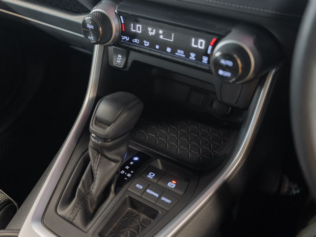 Toyota RAV4 2019 - фото автомобиля