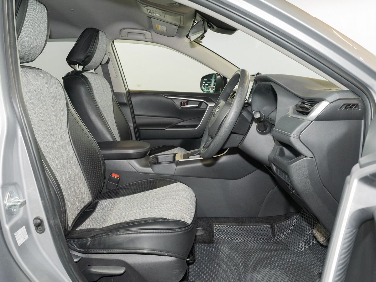 Toyota RAV4 2019 - фото автомобиля