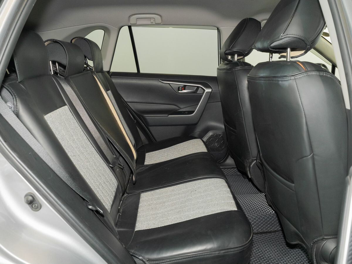 Toyota RAV4 2019 - фото автомобиля