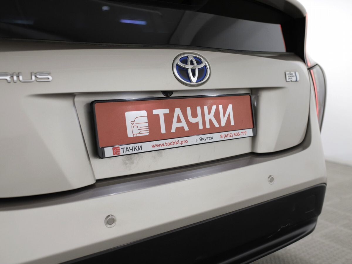 Toyota Prius 2017 - фото автомобиля
