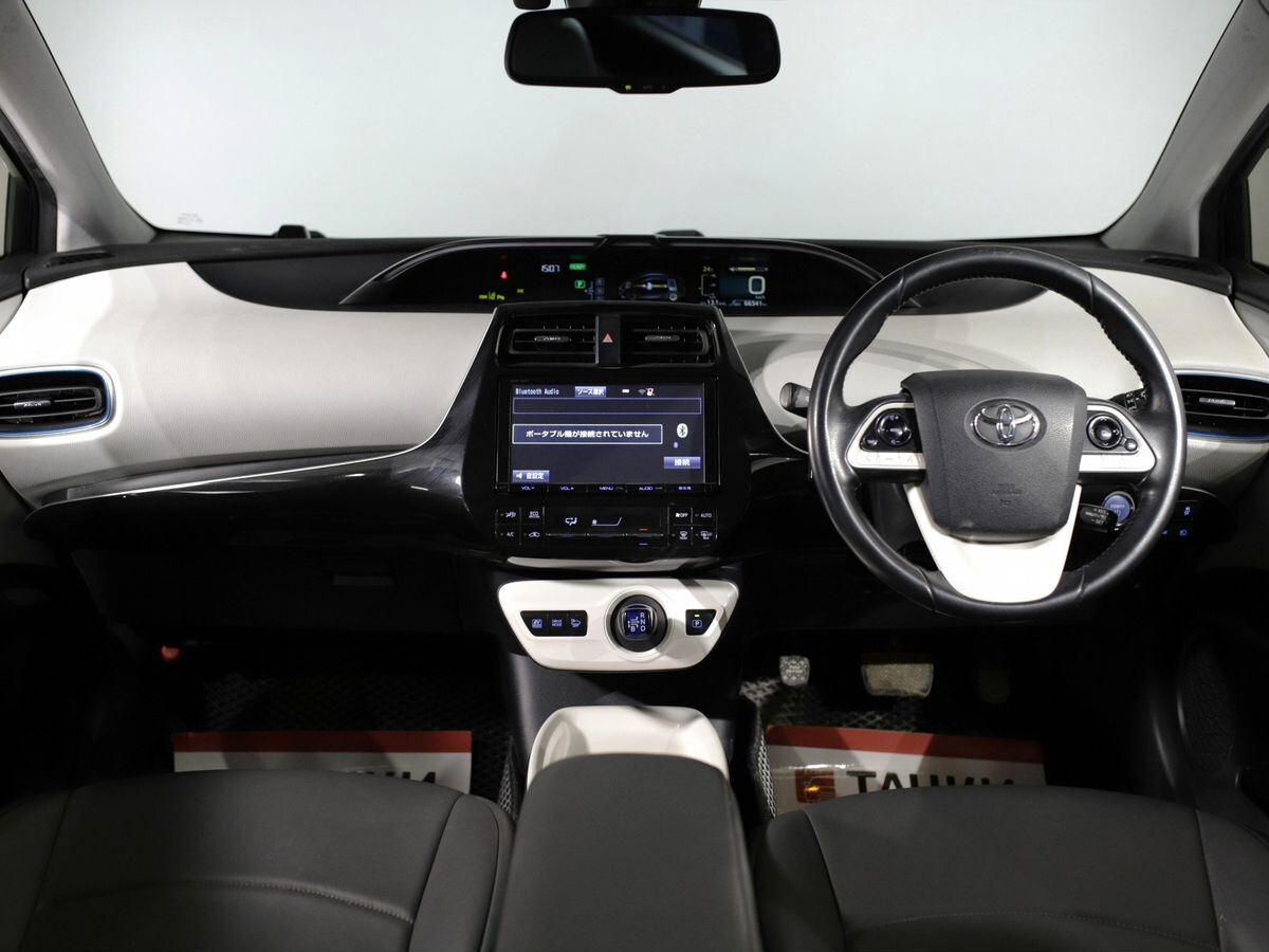 Toyota Prius 2017 - фото автомобиля