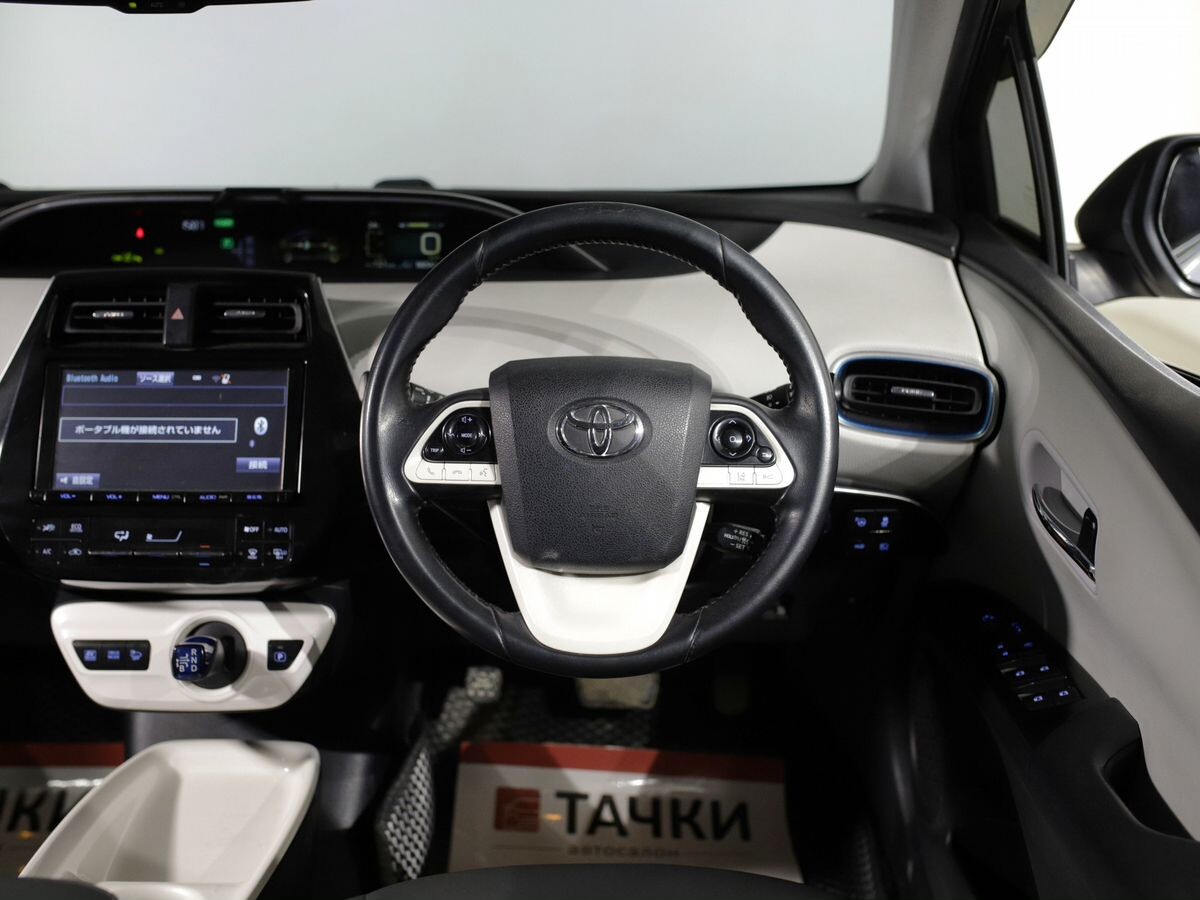 Toyota Prius 2017 - фото автомобиля