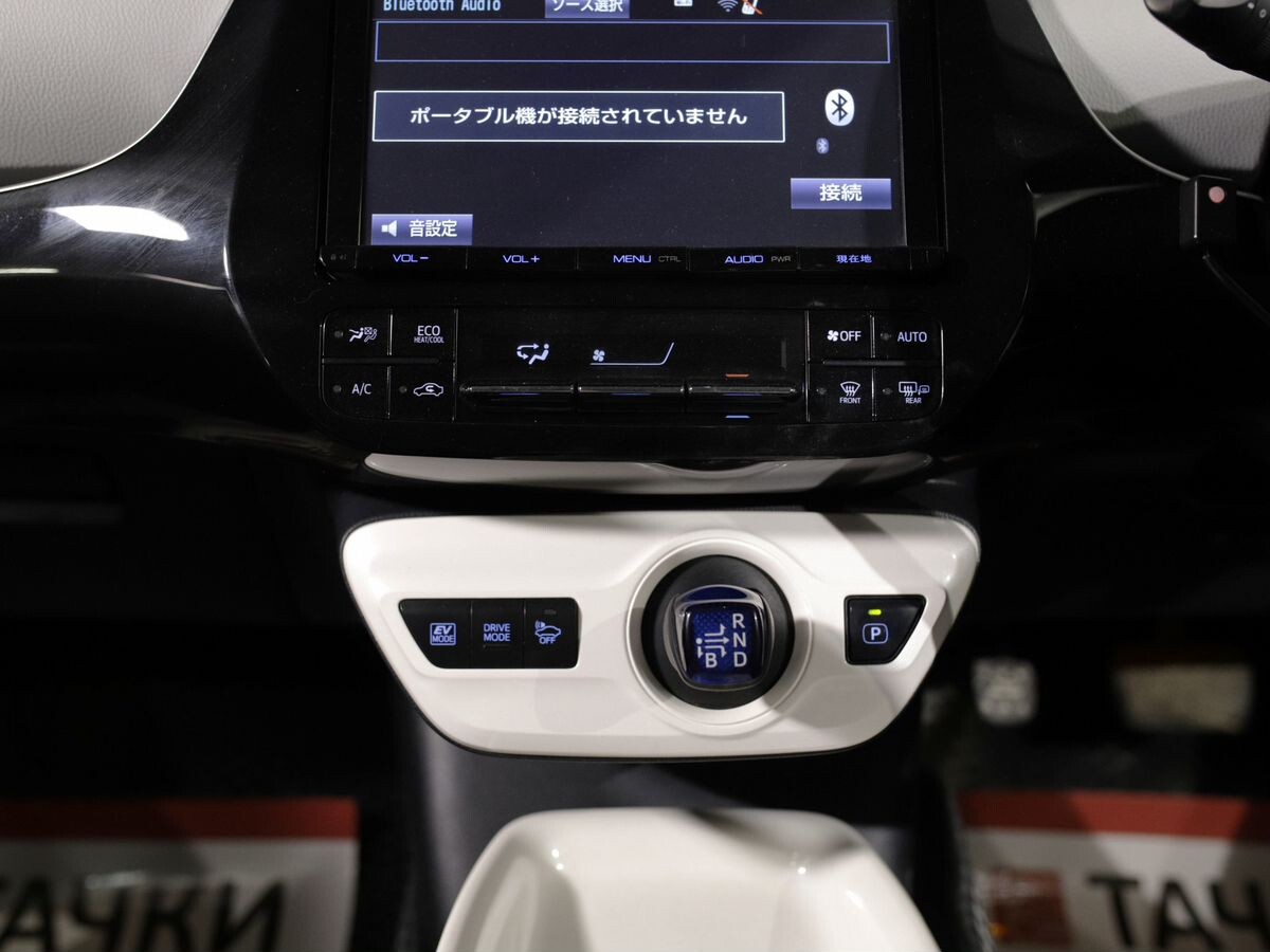 Toyota Prius 2017 - фото автомобиля