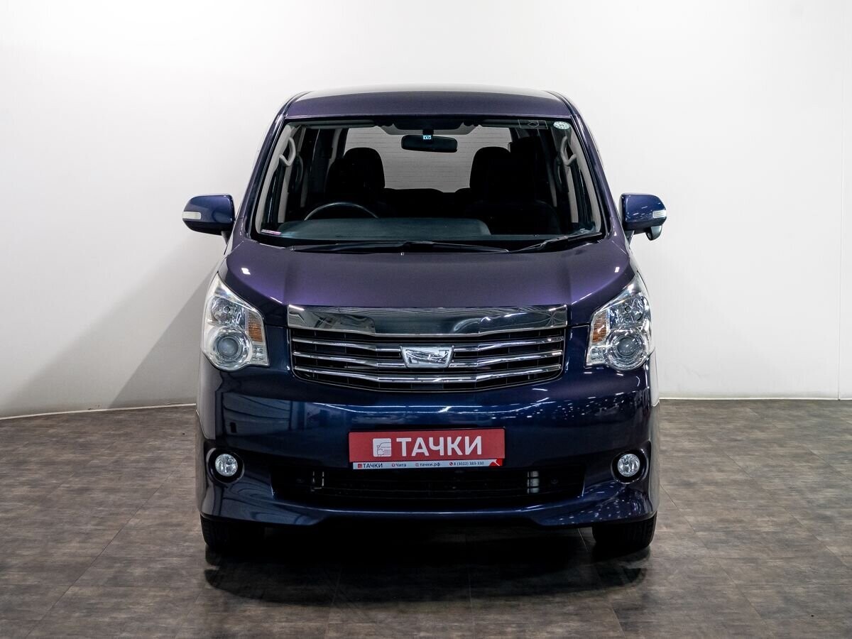Toyota Noah 2011 - фото автомобиля