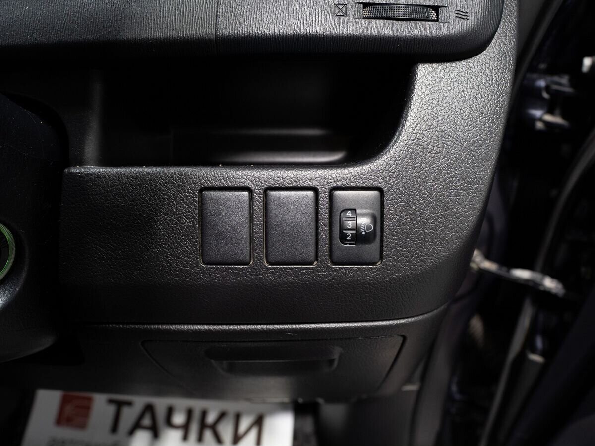 Toyota Noah 2011 - фото автомобиля