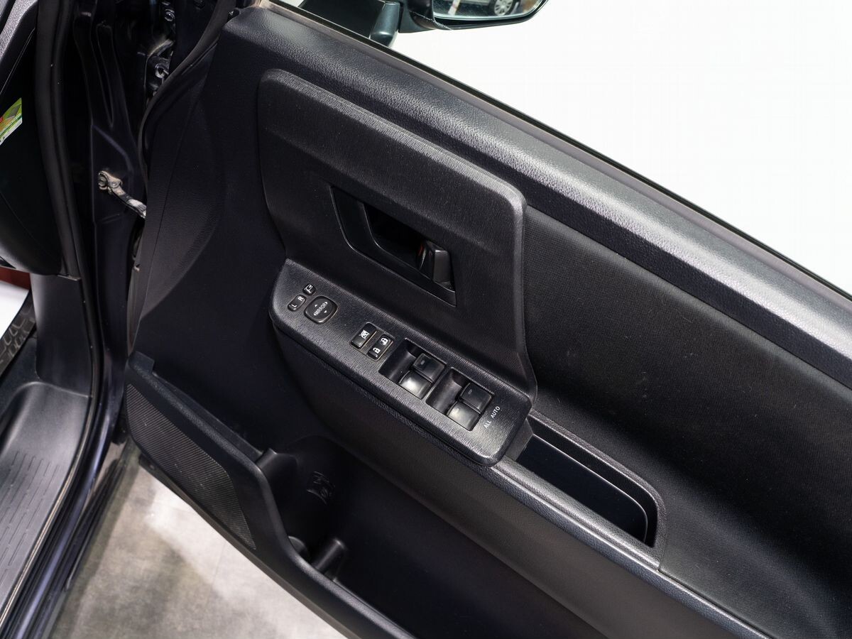 Toyota Noah 2011 - фото автомобиля