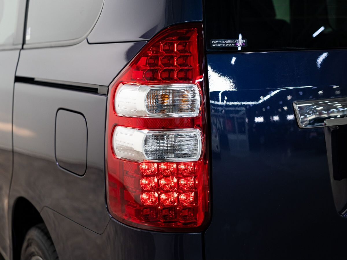 Toyota Noah 2011 - фото автомобиля