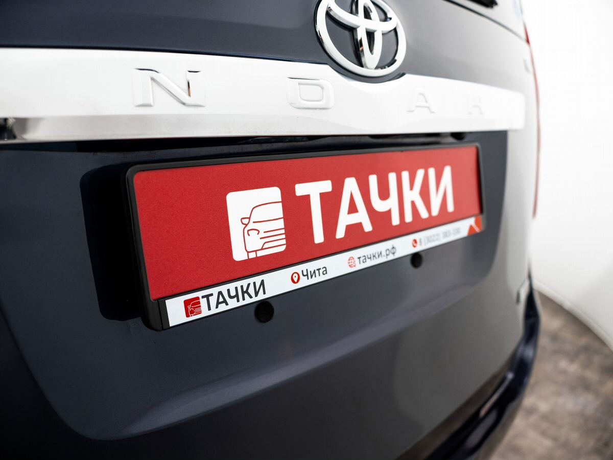 Toyota Noah 2011 - фото автомобиля