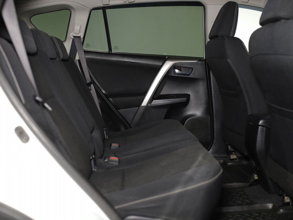 Toyota RAV4 2016 - фото автомобиля