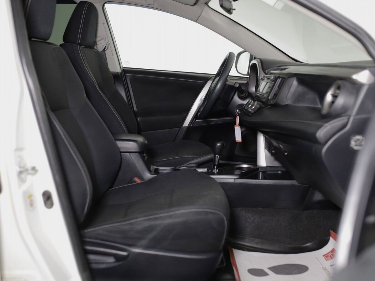 Toyota RAV4 2016 - фото автомобиля