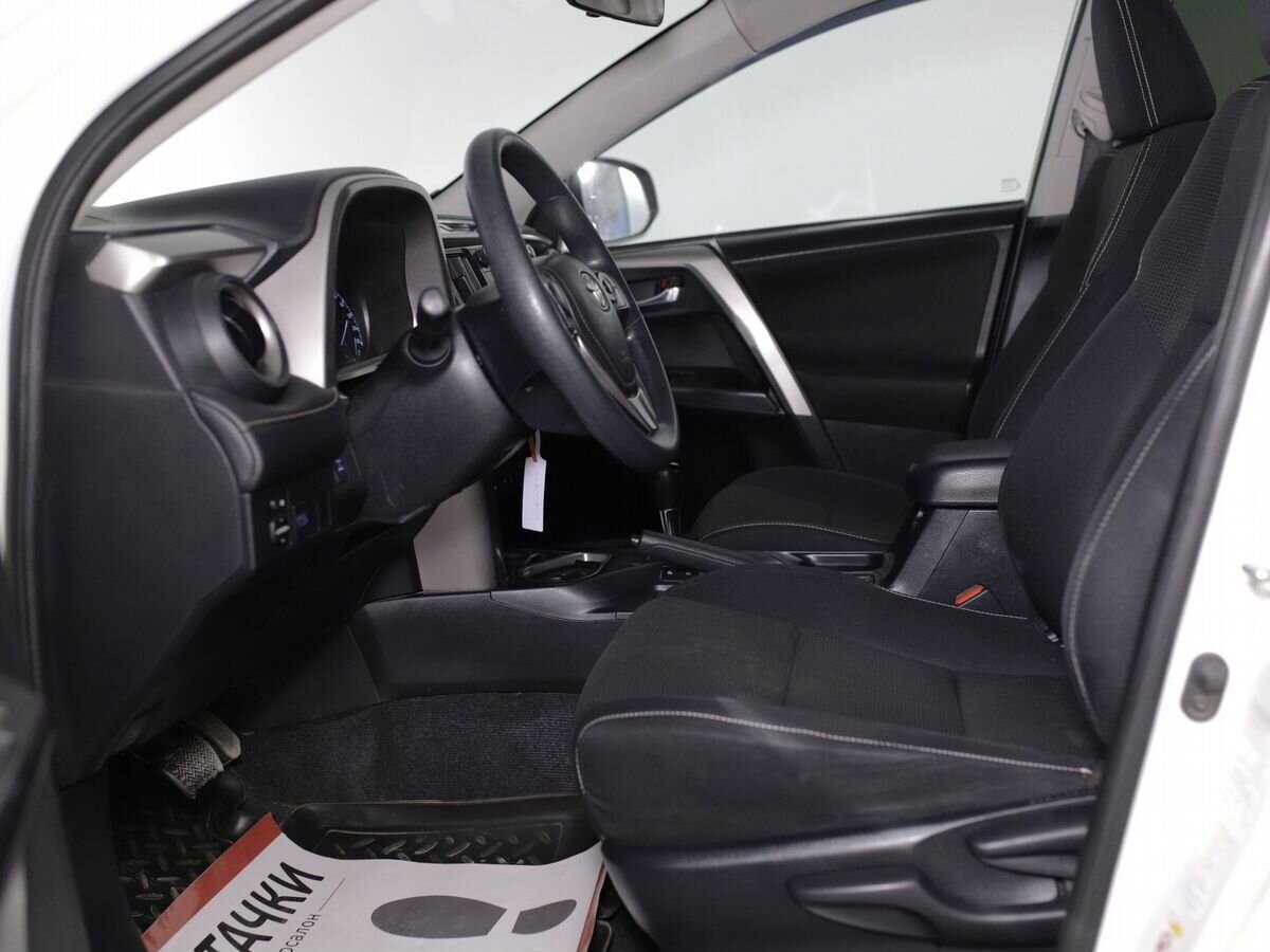 Toyota RAV4 2016 - фото автомобиля