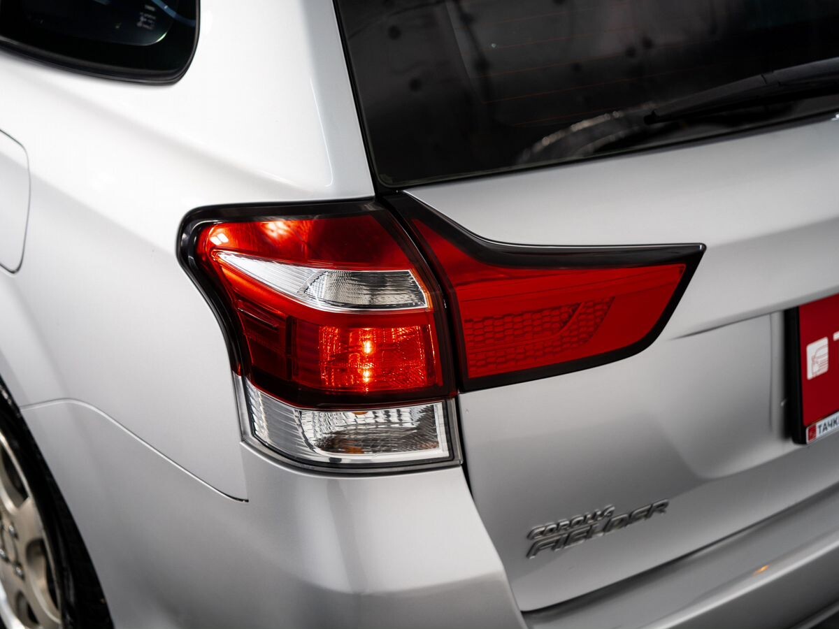 Toyota Corolla Fielder 2016 - фото автомобиля