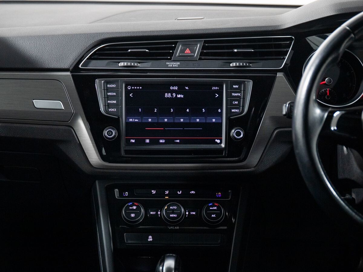Volkswagen Touran 2016 - фото автомобиля