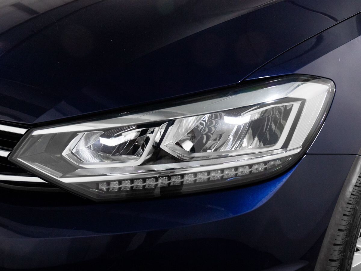 Volkswagen Touran 2016 - фото автомобиля