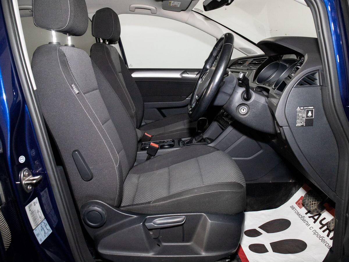 Volkswagen Touran 2016 - фото автомобиля