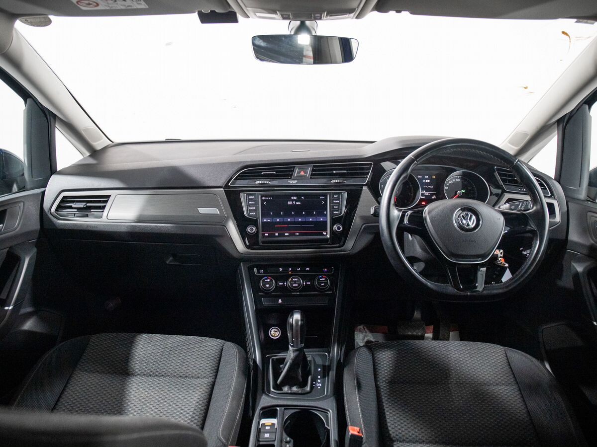 Volkswagen Touran 2016 - фото автомобиля