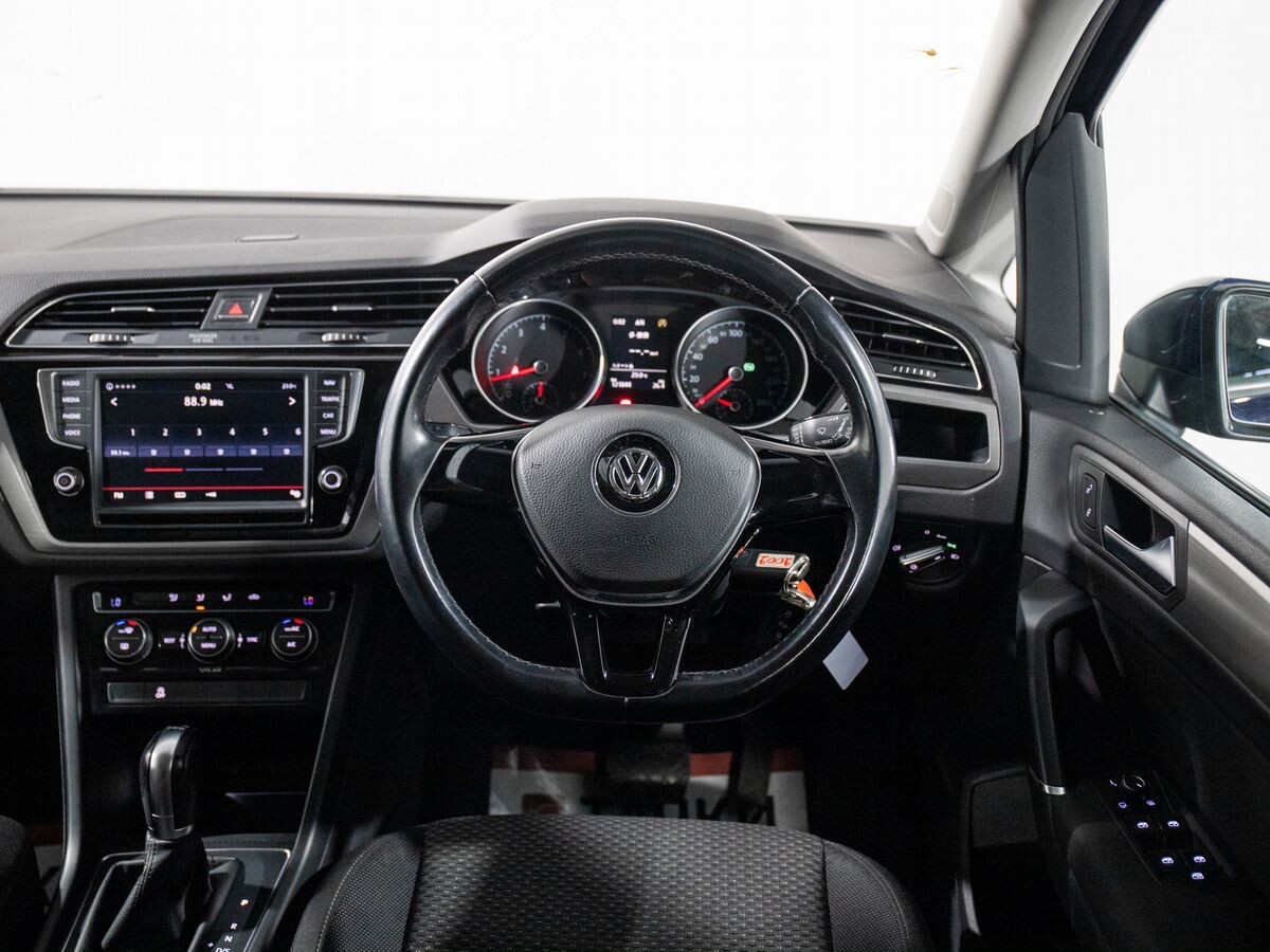 Volkswagen Touran 2016 - фото автомобиля