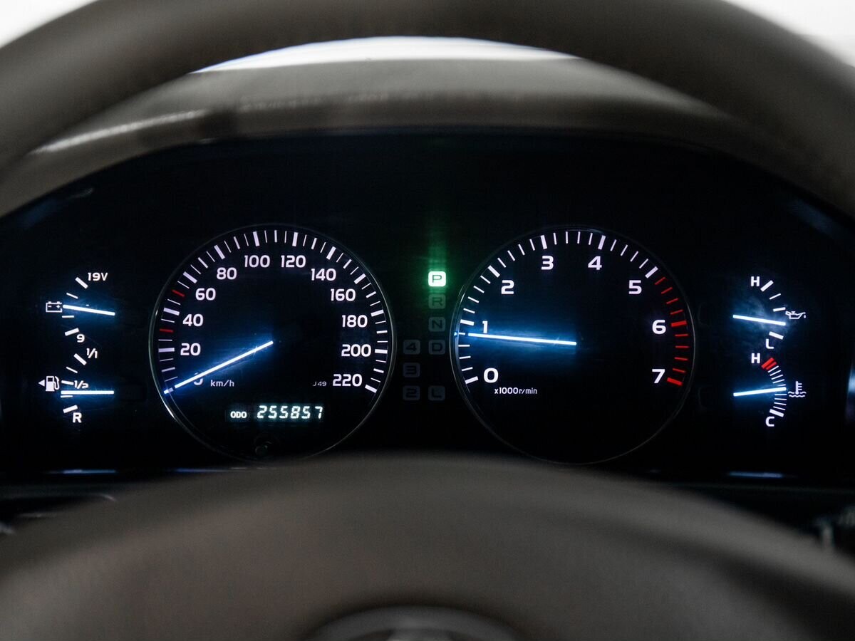 Toyota Land Cruiser 2005 - фото автомобиля