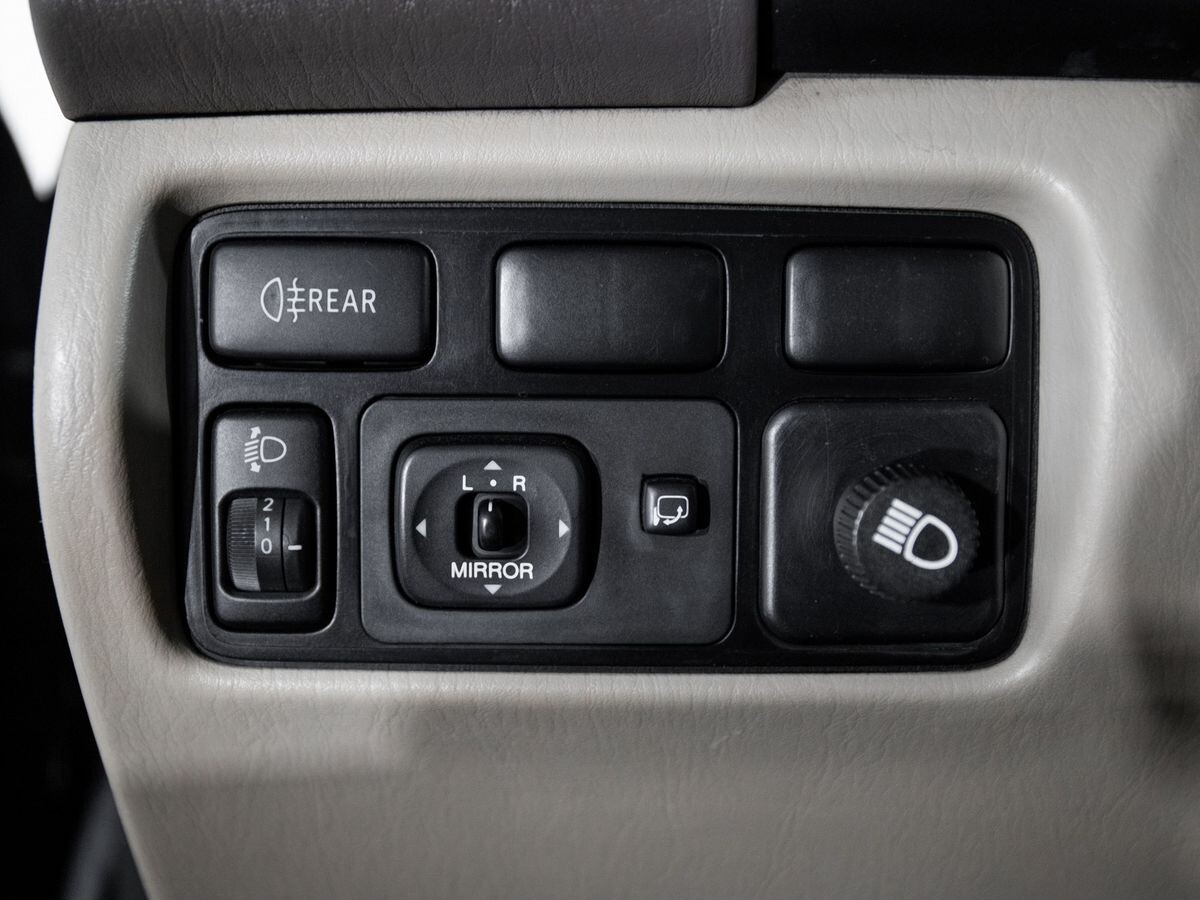 Toyota Land Cruiser 2005 - фото автомобиля