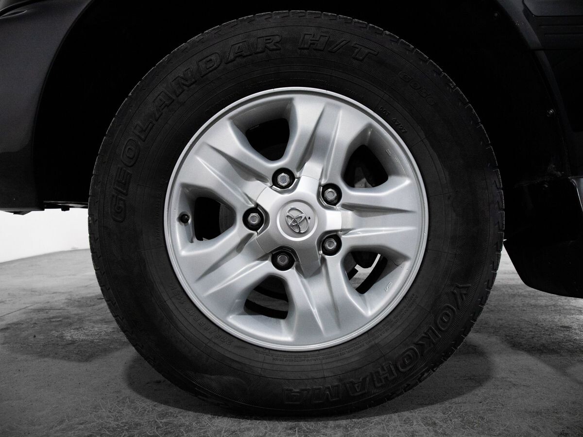 Toyota Land Cruiser 2005 - фото автомобиля