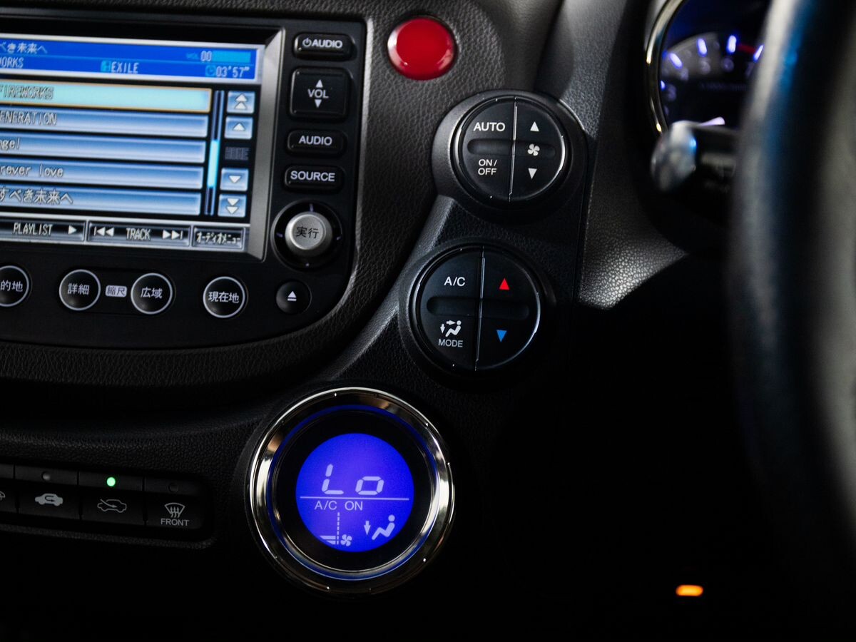 Honda Fit Shuttle 2011 - фото автомобиля