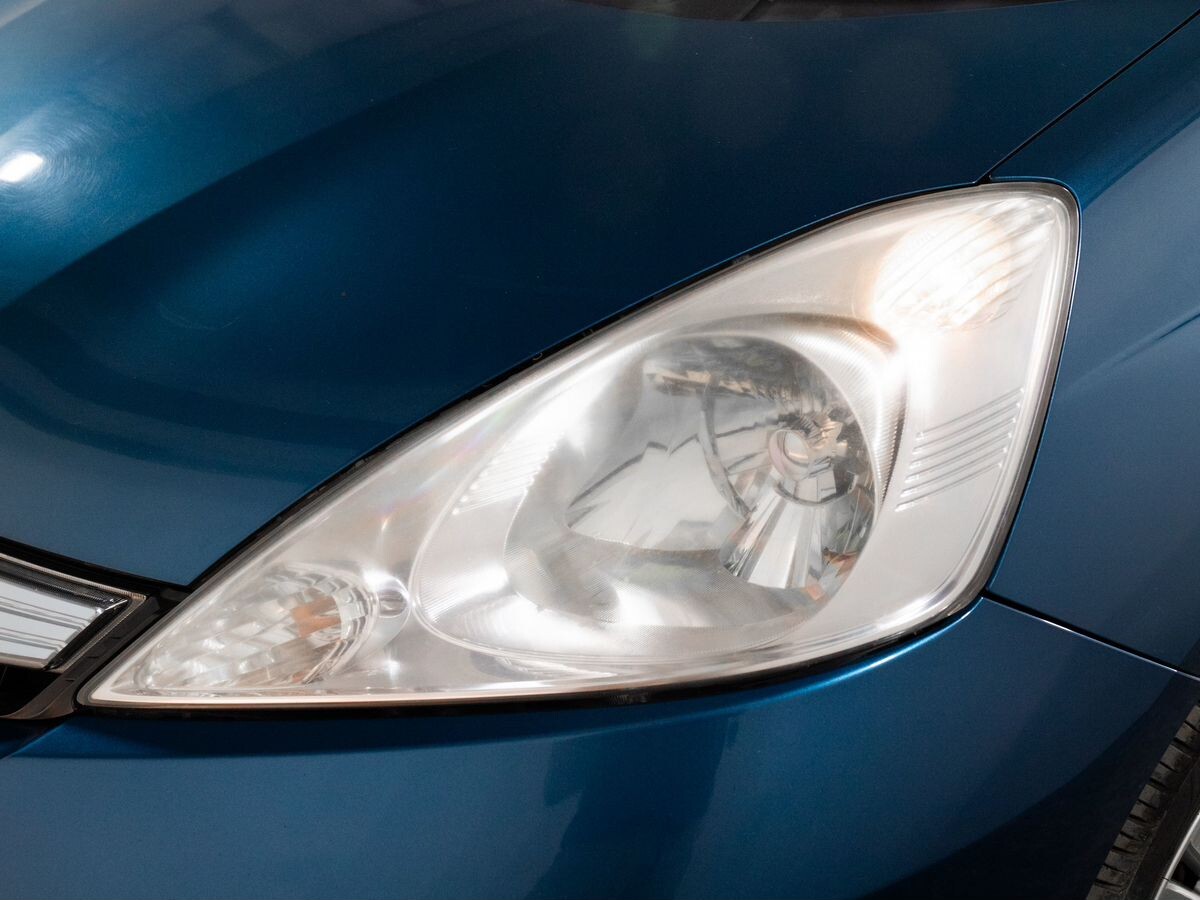 Honda Fit Shuttle 2011 - фото автомобиля