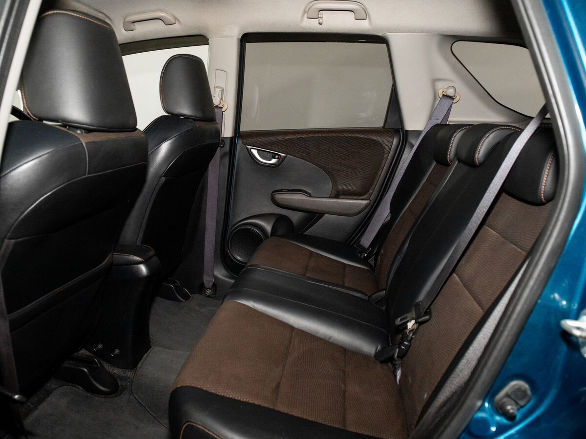 Honda Fit Shuttle 2011 - фото автомобиля