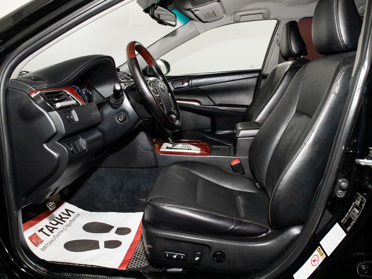 Toyota Camry 2011 - фото автомобиля