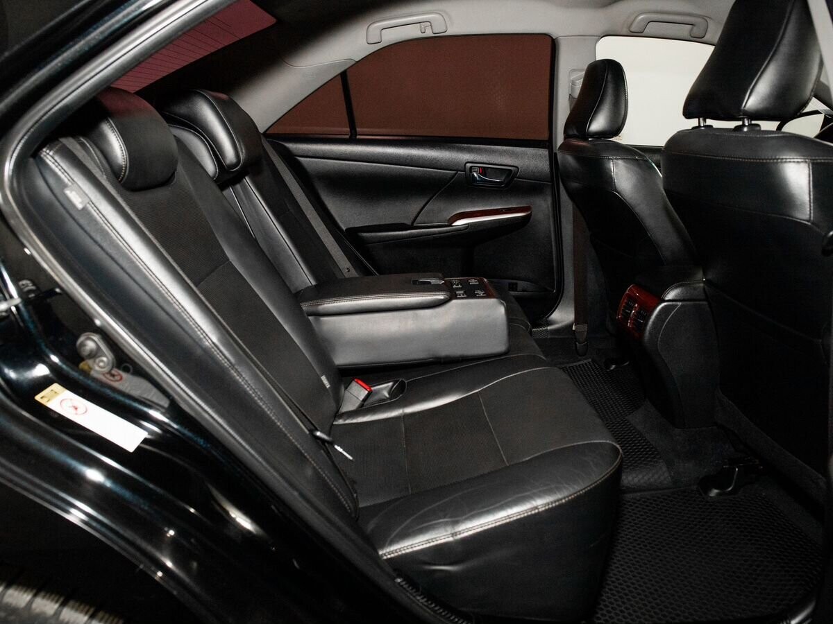 Toyota Camry 2011 - фото автомобиля