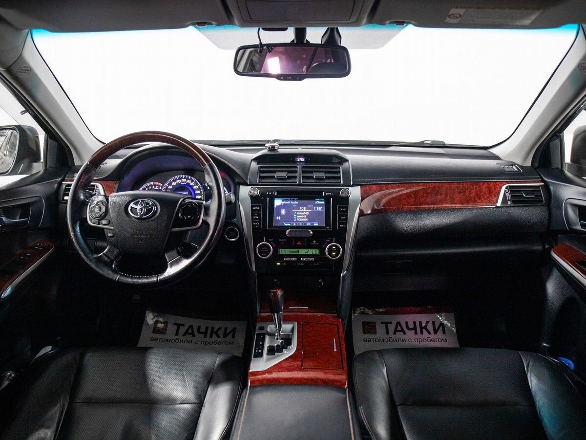 Toyota Camry 2011 - фото автомобиля