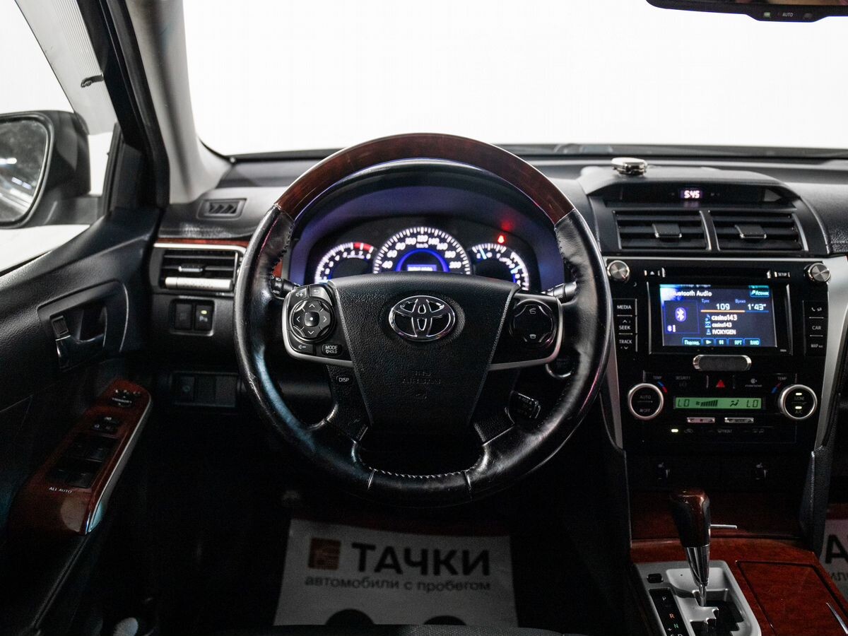 Toyota Camry 2011 - фото автомобиля