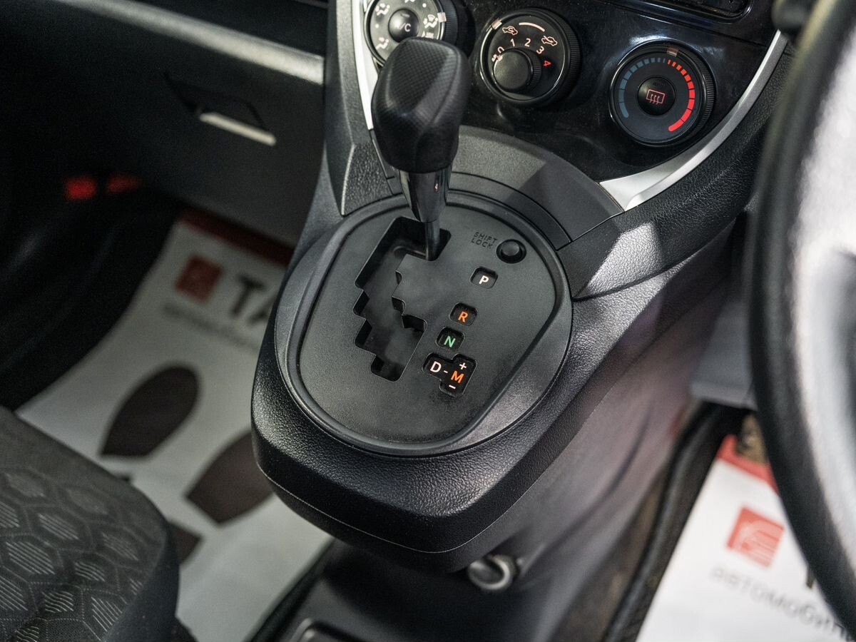 Toyota Ractis 2015 - фото автомобиля