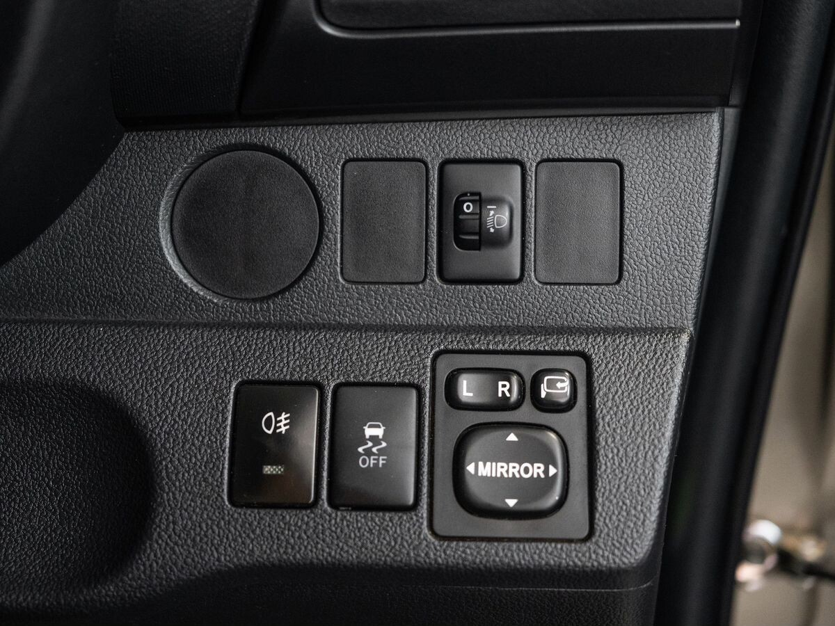 Toyota Ractis 2015 - фото автомобиля