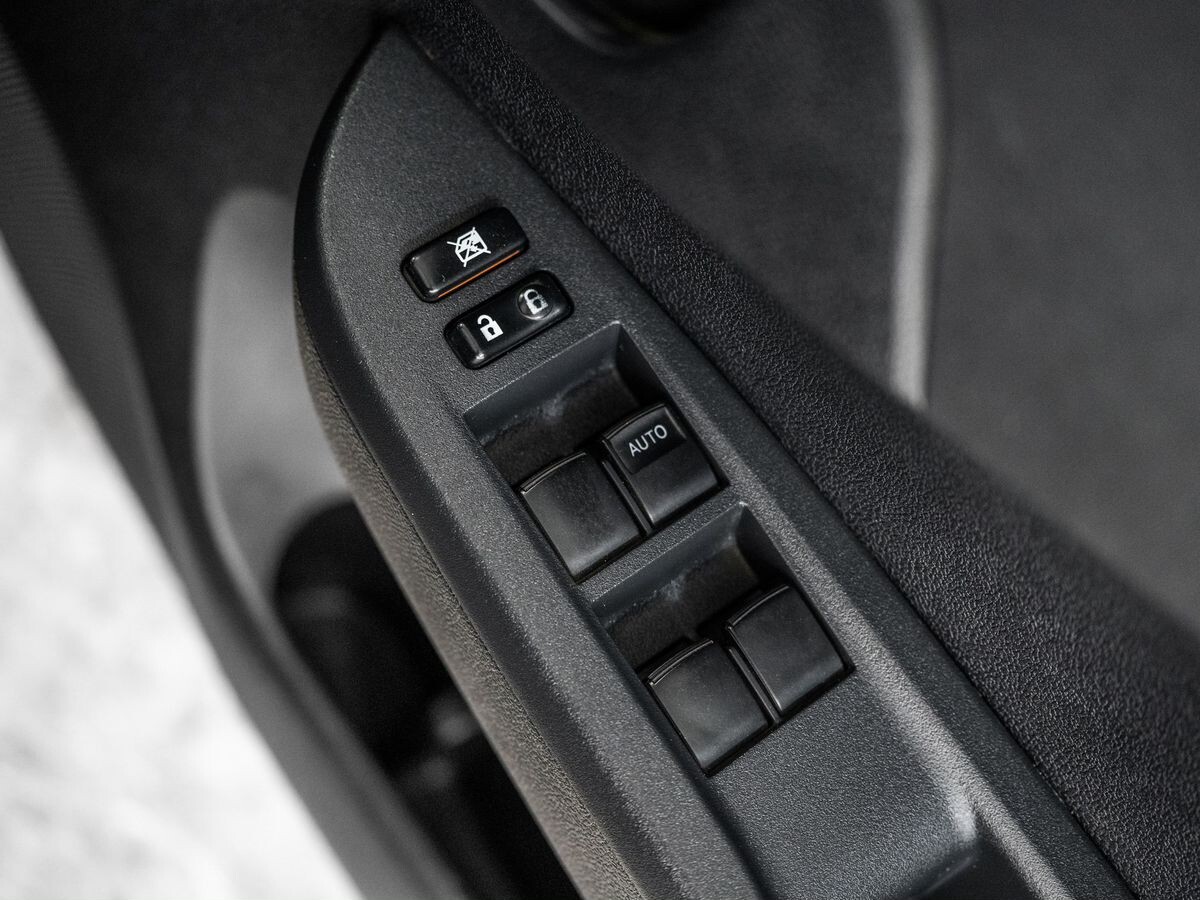 Toyota Ractis 2015 - фото автомобиля